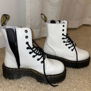 White platform Dr. Martens size 6 like new.